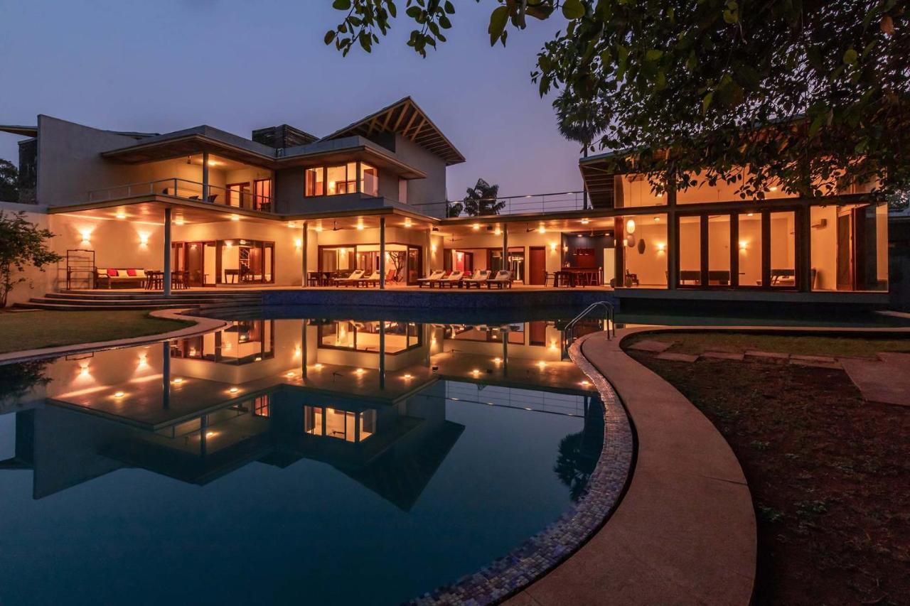 Jay House By Stayvista - Leisure Oasis With Pool, Snooker, Table Tennis & Foosball Fun آليباغ المظهر الخارجي الصورة