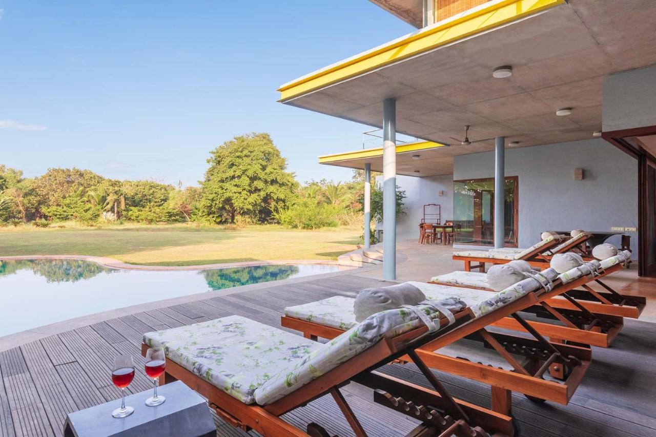 Jay House By Stayvista - Leisure Oasis With Pool, Snooker, Table Tennis & Foosball Fun آليباغ المظهر الخارجي الصورة