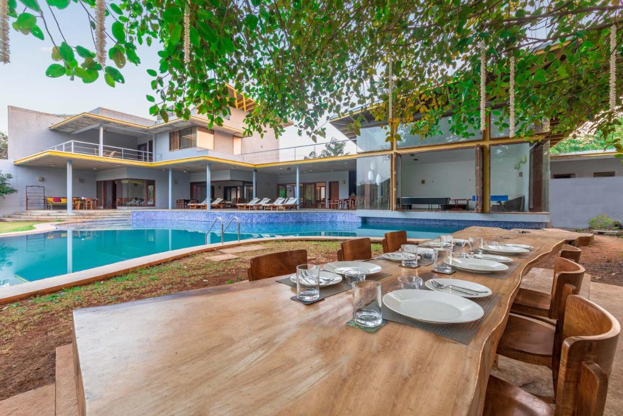 Jay House By Stayvista - Leisure Oasis With Pool, Snooker, Table Tennis & Foosball Fun آليباغ المظهر الخارجي الصورة