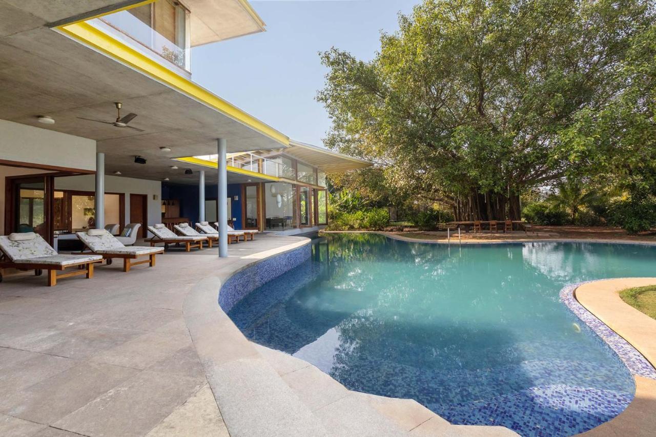 Jay House By Stayvista - Leisure Oasis With Pool, Snooker, Table Tennis & Foosball Fun آليباغ المظهر الخارجي الصورة